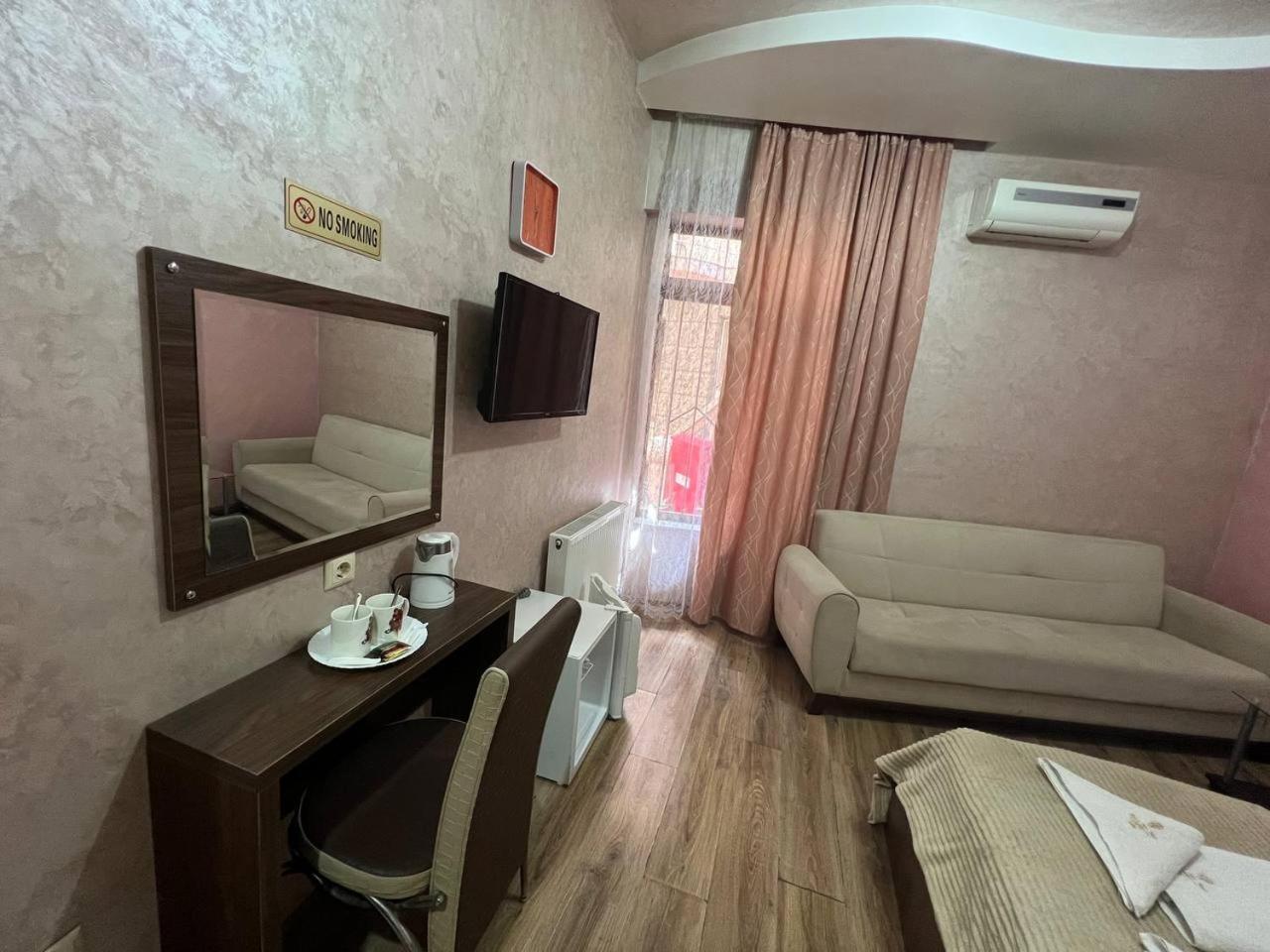 Hotel Old Star باتومي المظهر الخارجي الصورة